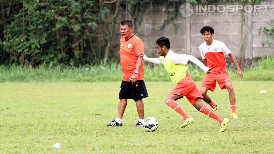 Ramdhani Lestaluhu saat berlatih dibawah pengawasan Benny Dollo. Copyright: &copy; Herry Ibrahim/INDOSPORT